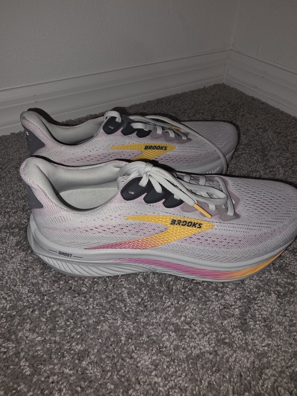 [1204311D070] WOMENS BROOKS GHOST 17 Womens 10 Wide. Apricot/Oyster/Pink